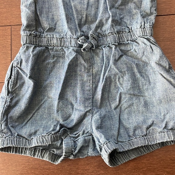 Baby Gap romper - Picture 2 of 5
